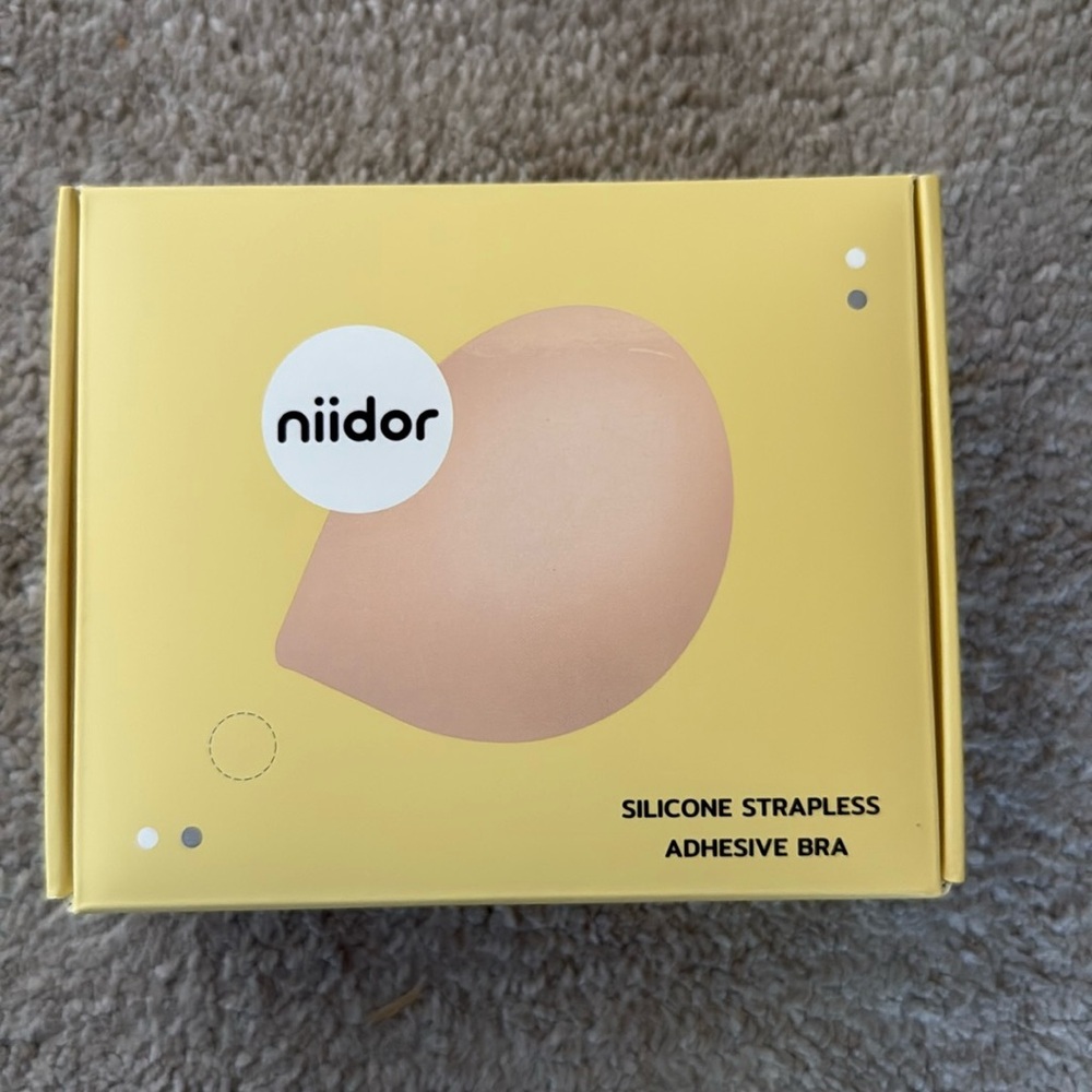 Niidor Adhesive Bra B Cup in Creme